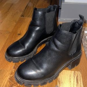 Steve Madden - Howler Bootie - Size 7